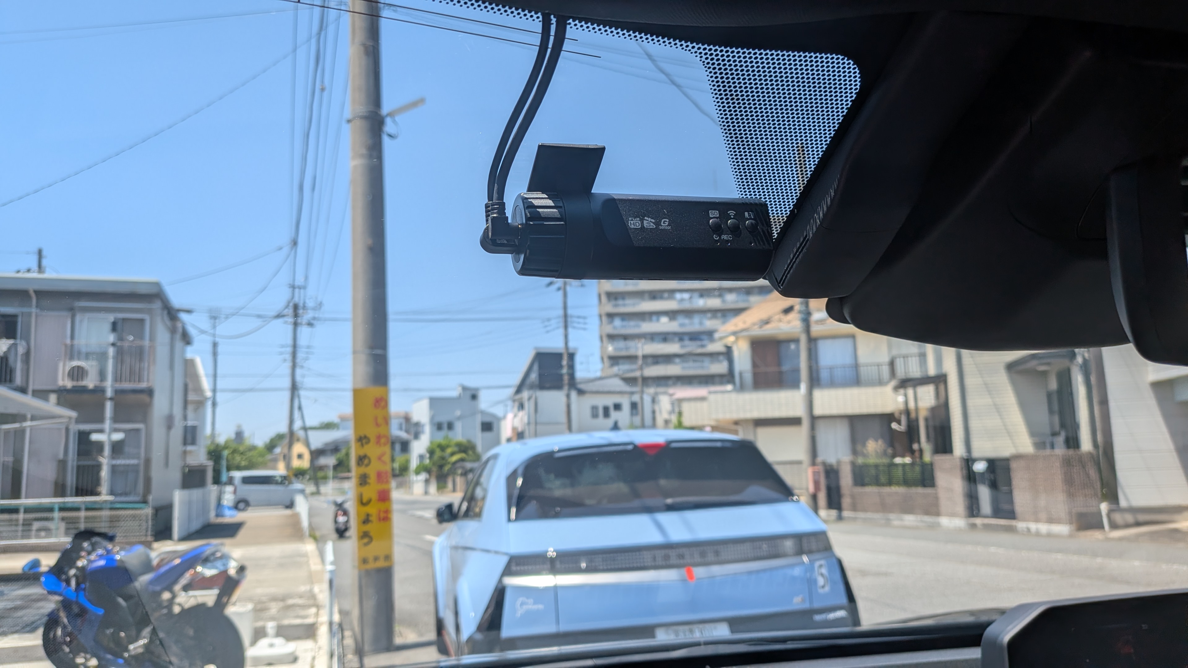トヨタ bZ4X にユピテル Y-401di ドライブレコーダーを取付｜デジタルミラーと共存させたスッキリ施工【BeQL 施工事例】